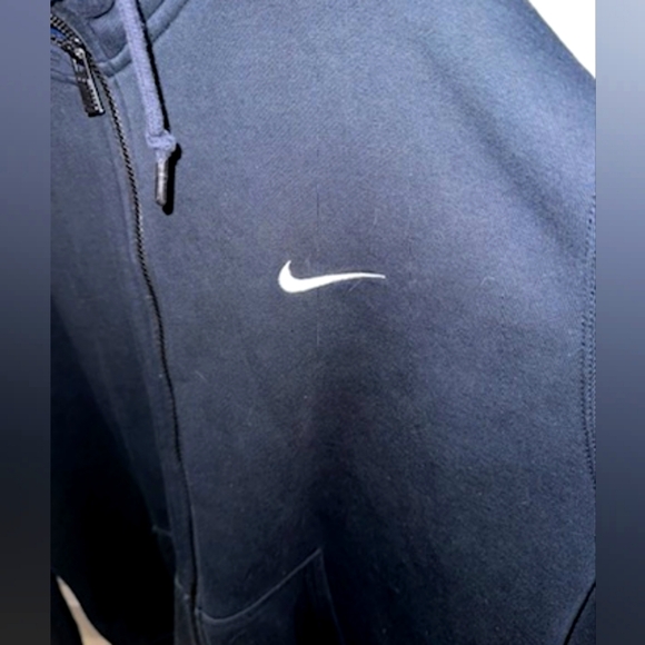 Nike Men's Hoodie - Picture 2 of 5